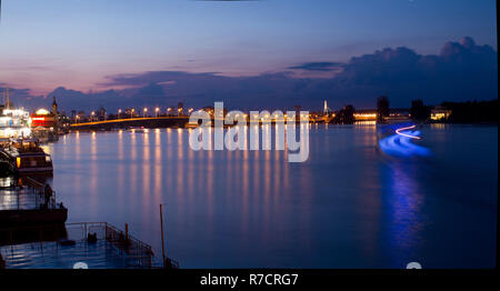 Dnipro quay sul tramonto Sfondo e colori wark Foto Stock