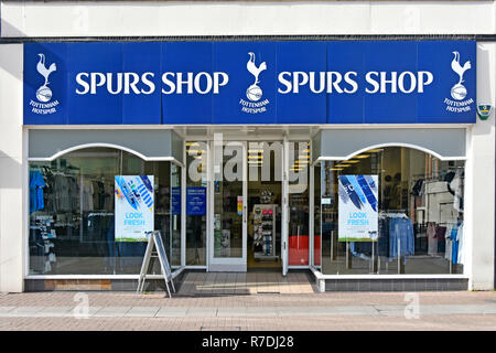 Tottenham Hotspur premier league football club sport retail shop finestra anteriore per business speroni di vendita kit calcio & fans memorabilia Southend REGNO UNITO Foto Stock