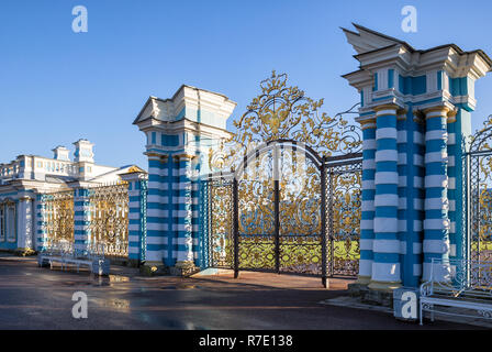 Golden Gate e il recinto del Palazzo di Caterina, Carskoe Selo, Russia Foto Stock