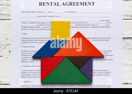 Top Visualizza il contratto di noleggio contatto con tangram conformata come una casa Foto Stock
