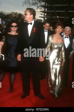 LOS ANGELES, CA - MARZO 29: Attore Tim Robbins e attrice Susan Sarandon frequentare il sessantacinquesimo annuale di Academy Awards su Marzo 29, 1993 a Dorothy Chandler Pavilion di Los Angeles, California. Foto di Barry re/Alamy Stock Photo Foto Stock