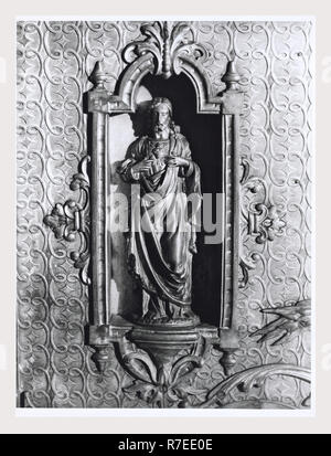 Abruzzo Teramo Teramo S. Agostino, questa è la mia Italia, il paese italiano di storia visiva, Vista della facciata barocca costruita nel XIX secolo. Viste generali degli interni includono un organo, a cupola, pulpito di prua, pietra due altari laterali, confessionali, e dipinti murali. La copertura emaphasizes l altare maggiore del XVI secolo che è d'argento e raffigura la scena dell' Ultima Cena. In oratorio sono affreschi raffiguranti i Quattro Evangelisti nella cupola pennacchi, un soffitto affrescato, e dipinti murali. Foto Stock