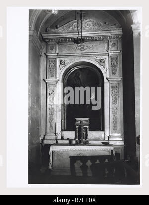 Abruzzo Teramo Teramo S. Agostino, questa è la mia Italia, il paese italiano di storia visiva, Vista della facciata barocca costruita nel XIX secolo. Viste generali degli interni includono un organo, a cupola, pulpito di prua, pietra due altari laterali, confessionali, e dipinti murali. La copertura emaphasizes l altare maggiore del XVI secolo che è d'argento e raffigura la scena dell' Ultima Cena. In oratorio sono affreschi raffiguranti i Quattro Evangelisti nella cupola pennacchi, un soffitto affrescato, e dipinti murali. Foto Stock