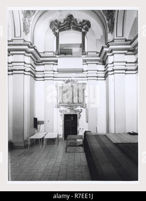 Abruzzo Teramo Teramo S. Agostino, questa è la mia Italia, il paese italiano di storia visiva, Vista della facciata barocca costruita nel XIX secolo. Viste generali degli interni includono un organo, a cupola, pulpito di prua, pietra due altari laterali, confessionali, e dipinti murali. La copertura emaphasizes l altare maggiore del XVI secolo che è d'argento e raffigura la scena dell' Ultima Cena. In oratorio sono affreschi raffiguranti i Quattro Evangelisti nella cupola pennacchi, un soffitto affrescato, e dipinti murali. Foto Stock