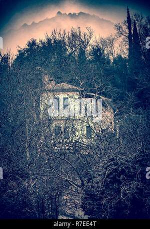 Casa nel bosco .Pelion mountain ,Grecia Foto Stock