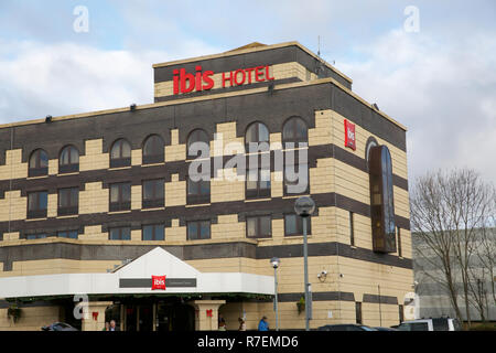 Southampton, Regno Unito. 9 Dic 2018. I cieli blu su un Ibis Hotel si trova a Southampton..Credit: Keith Larby/Alamy Live News Foto Stock