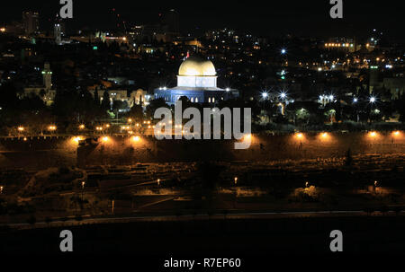 Gerusalemme, Gerusalemme, Territorio palestinese. 4° dic, 2018. La foto scattata il 4 dicembre 2018 mostrano la Cupola della roccia nella Moschea di Al-Aqsa composto in Gerusalemme la città vecchia di credito: Saeed Qaq APA/images/ZUMA filo/Alamy Live News Foto Stock