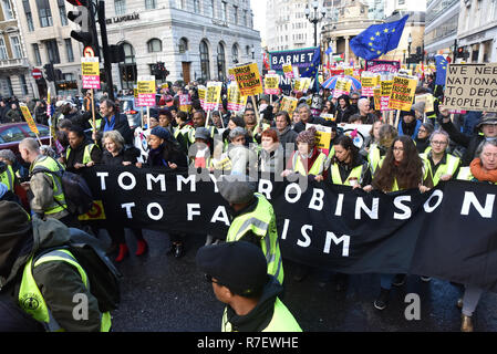 Londra, Regno Unito. Il 9 dicembre 2018. Marcia di protesta nel centro di Londra contro Tommy Robinson. Foto Stock