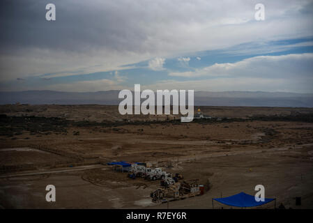 Gerico, Palestina. Nelle aree autonome. 09Dec, 2018. La zona di Qasr al-Yahud, il terzo più alto luogo santo nel cristianesimo, considerato il sito battesimale di Gesù Cristo. Clearing work dall'internazionale anti-mine carità alo fiducia e le autorità israeliane nella regione continua a cancellare le mine terrestri attorno a sette vecchie chiese abbandonate sulla riva occidentale del Giordano, a sud di Gerico, poiché il 1967 Guerra di sei giorni. Credito: Ilia Yefimovich/dpa/Alamy Live News Foto Stock