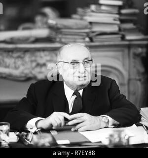 Comunista Jacques Duclos è raffigurato nel suo ufficio a Parigi nel novembre 1970. Duclos raggiunto 21, 2 percento nelle elezioni presidenziali francesi nel 1969, la percentuale più alta di un candidato comunista mai raggiunto. Foto: Wilfried Glienke | Utilizzo di tutto il mondo Foto Stock