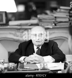 Comunista Jacques Duclos è raffigurato nel suo ufficio a Parigi nel novembre 1970. Duclos raggiunto 21, 2 percento nelle elezioni presidenziali francesi nel 1969, la percentuale più alta di un candidato comunista mai raggiunto. Foto: Wilfried Glienke | Utilizzo di tutto il mondo Foto Stock