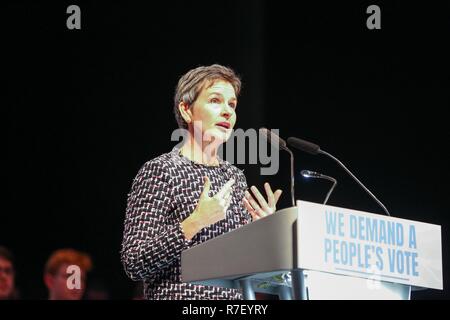 Londra, Regno Unito. Il 9 dicembre, 2018. MP Maria Creagh è visto parlando durante il rally.centinaia di persone frequentano le migliori per la Gran Bretagna e il voto popolare campagna di rally al centro Excel nella zona est di Londra alla vigilia della settimana in cui il Parlamento voterà sul Primo Ministro Theresa Maggio Brexit del ritiro della trattativa. Credito: Dinendra Haria/SOPA Immagini/ZUMA filo/Alamy Live News Foto Stock