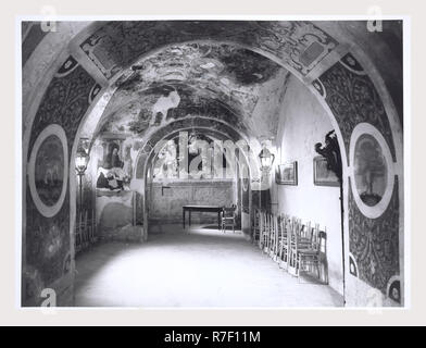 Marche Macerata San Ginesio Oratorio di San Biagio, questa è la mia Italia, il paese italiano di storia visiva, foto della cripta della Collegiata. Gli affreschi illustrano la vita di San Biagio e San Biagio vescovo. Ci sono anche una Madonna e il bambino e gli angeli musicale. Foto Stock