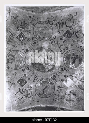 Marche Macerata San Ginesio Oratorio di San Biagio, questa è la mia Italia, il paese italiano di storia visiva, foto della cripta della Collegiata. Gli affreschi illustrano la vita di San Biagio e San Biagio vescovo. Ci sono anche una Madonna e il bambino e gli angeli musicale. Foto Stock