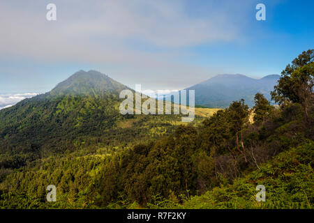 Kawah Ijen paesaggio, Ijen cratere, Banyuwangi, East Java, Indonesia Foto Stock
