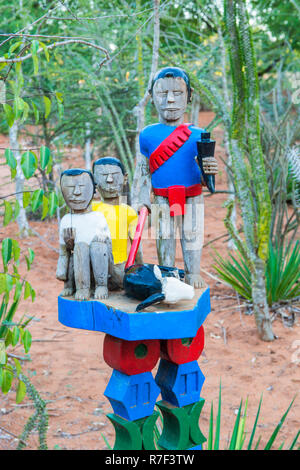 Aloalo, funebre tradizionale scultura palo, Berenty, Tolagnaro, provincia di Toliara, Madagascar Foto Stock