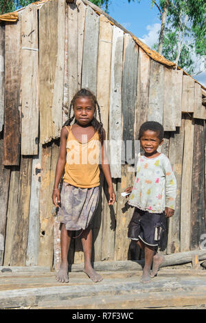 I bambini nel campo penale Ranomainty, Tolagnaro, provincia di Toliara, Madagascar Foto Stock