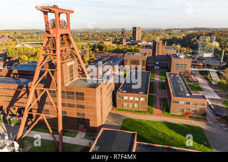 Zeche Zollverein, ex miniera di carbone, Sito Patrimonio Mondiale dell'UNESCO, Ehrenhof cortile e il Red Dot Design Museum Foto Stock