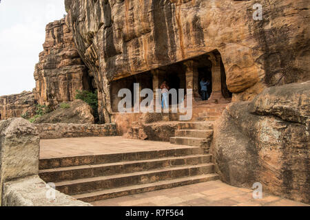 Cave 4 in corrispondenza Badami è dedicata a Jain Tirthankaras. Foto Stock