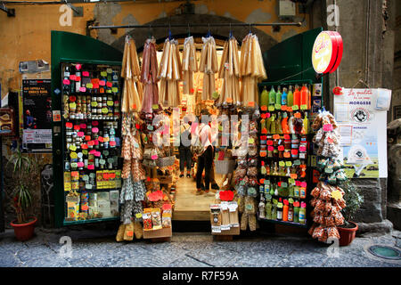 Negozio di pasta nel centro storico di Napoli, Capania, Italia Foto Stock