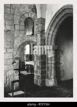 Sassari Sardegna Castel Sardo di Nostra Signora delle Grazie, questa è la mia Italia, il paese italiano di storia visiva, architettura medievale scultura architettonica scultura acquasantiera. Post-medievale DIPINTI SCULTURE Foto Stock