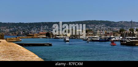 Chania, Creta - 5° luglio 2018:da diporto nel Porto di Chania Foto Stock