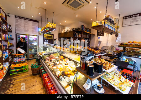 La Piccola Deli, smart salumeria italiana su Stratford Road, Kensington, Londra. Foto Stock