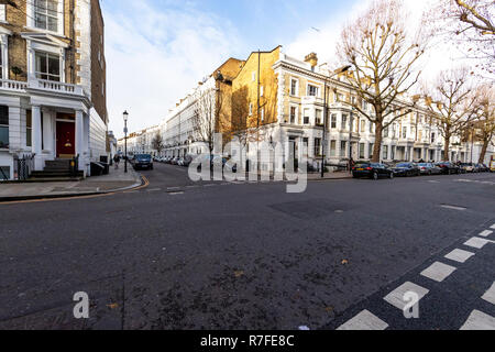 London piano alberi lungo le strade sulla Marloes Rd, Kensington, Londra. W8 6LG Foto Stock