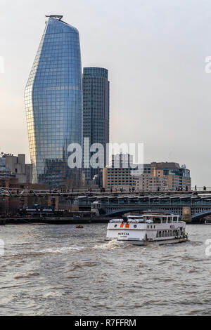 Numero 1 Blackfriars è uno di Londra densità mista torri residenziali di alloggiamento e di proprietà commerciali. Londra. Regno Unito Foto Stock