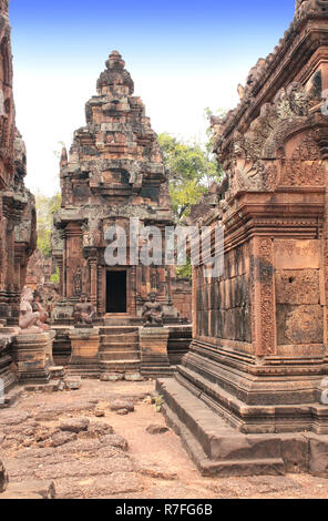 Sito di Banteay Srei Temple (Rosa tempio) nel famoso Angkor Wat complessa cultura khmer, Siem Reap, Cambogia. Patrimonio mondiale dell UNESCO Foto Stock