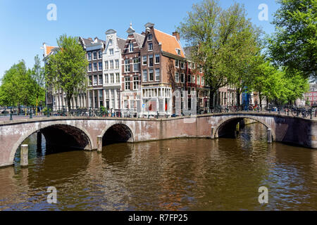 Tradizionali case cittadine Olandesi a canale Keizersgracht in Amsterdam, Paesi Bassi Foto Stock