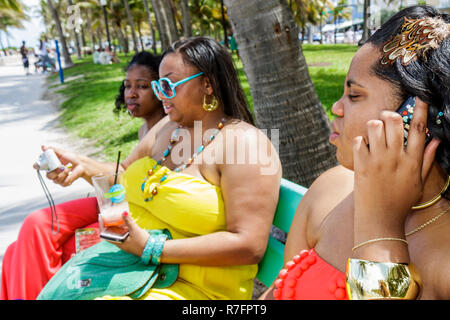 Miami Beach Florida, Ocean Drive, Urban Beach Week, Memorial Day Weekend, cultura hip hop, Black Black Blacks African African Africans etnica Minority, adulta adulta donna Foto Stock