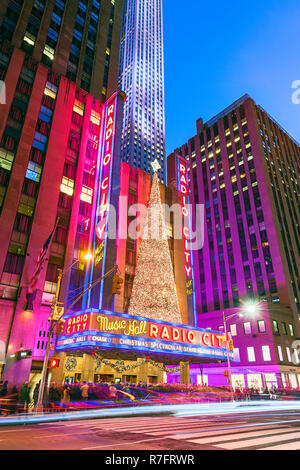 Natale a New York Radio City Music Hall stagione di Natale Rockefeller Center Avenue of the Americas New York City Foto Stock