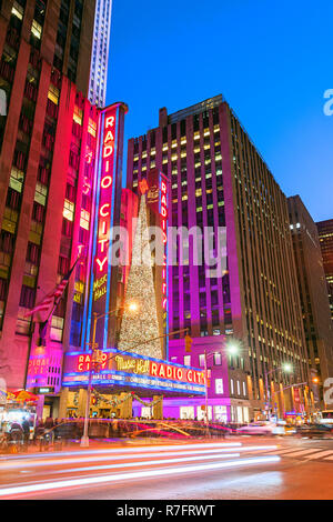 Natale a New York Radio City Music Hall stagione di Natale Rockefeller Center Avenue of the Americas New York City Foto Stock
