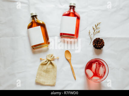 Cold brew tea branding mockup identità con un bicchiere di tè freddo Foto Stock