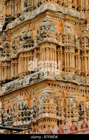 Splendidamente scolpito Tempio Virupaksha, situato in Hampi, Ballari district, Karnataka, India Foto Stock