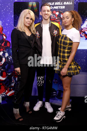 Paloma fede, Sigala e Ella Eyre backstage in studio on air durante il giorno due di capitale il Jingle Bell Ball con la Coca Cola a Londra la O2 Arena. Foto Stock