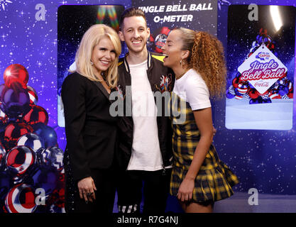 Paloma fede, Sigala e Ella Eyre backstage in studio on air durante il giorno due di capitale il Jingle Bell Ball con la Coca Cola a Londra la O2 Arena. Foto Stock