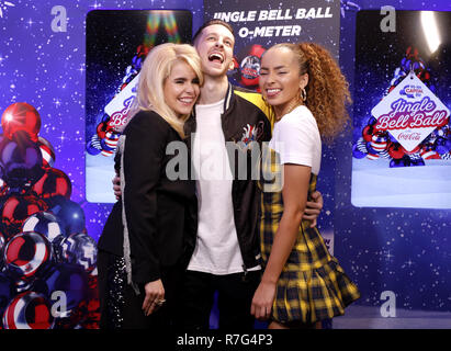 Paloma fede, Sigala e Ella Eyre backstage in studio on air durante il giorno due di capitale il Jingle Bell Ball con la Coca Cola a Londra la O2 Arena. Foto Stock