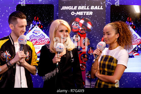 Sigala, Paloma fede e Ella Eyre backstage in studio on air durante il giorno due di capitale il Jingle Bell Ball con la Coca Cola a Londra la O2 Arena. Foto Stock