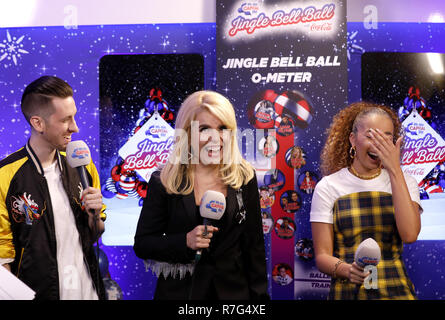 Sigala, Paloma fede e Ella Eyre backstage in studio on air durante il giorno due di capitale il Jingle Bell Ball con la Coca Cola a Londra la O2 Arena. Foto Stock