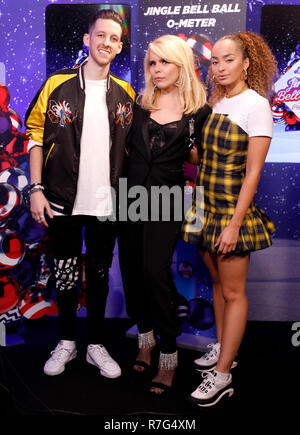 Sigala, Paloma fede e Ella Eyre backstage in studio on air durante il giorno due di capitale il Jingle Bell Ball con la Coca Cola a Londra la O2 Arena. Foto Stock