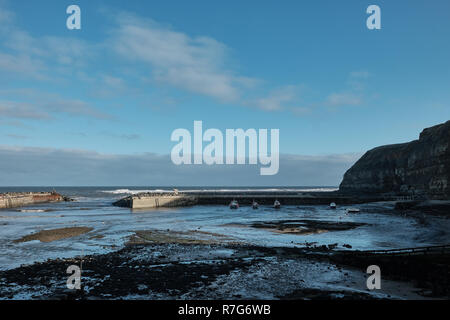 Staithes Harbour, North Yorkshire, Regno Unito Foto Stock