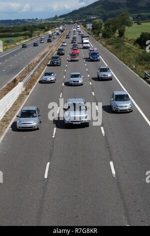 Agosto 2014 - Le vacanze sono venuta, vacanza traffico in direzione sud sull'autostrada M5 in Somerset. Foto Stock