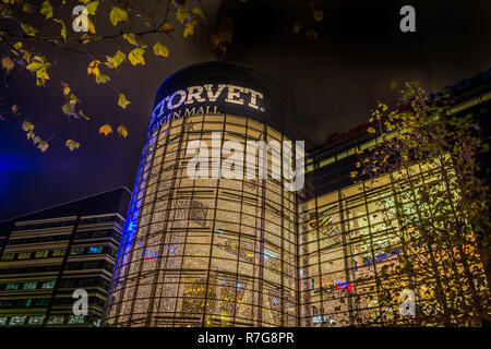 Copenaghen centro commerciale Fisketorvet. Un department store di notte. Copenhagen, Danimarca, 23 novembre 2017 Foto Stock