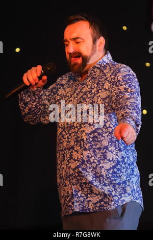 Danny Tetley effettuando in corrispondenza di Swillington minatori Club Benessere, prima di trovare la fama del fattore X talent contest nel 2018. Foto Stock