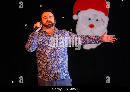 Danny Tetley effettuando in corrispondenza di Swillington minatori Club Benessere, prima di trovare la fama del fattore X talent contest nel 2018. Foto Stock