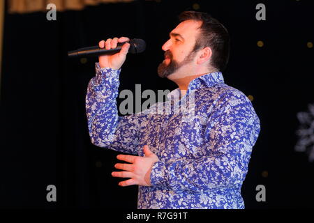 Danny Tetley effettuando in corrispondenza di Swillington minatori Club Benessere, prima di trovare la fama del fattore X talent contest nel 2018. Foto Stock