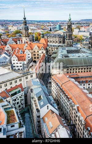 Il castello di Dresda e Cattedrale di Dresda dalla Frauenkirche, Germania. Scena architettonica. Destinazione di viaggio. Foto Stock