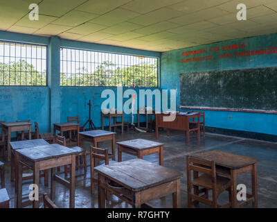 Santa Rita, Perù - Sep 19, 2018: scuola primaria nel piccolo villaggio delle amazzoni jungle. Le foreste pluviali tropicali. L'America Latina. Foto Stock